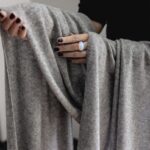 Палантин из кашемира «Серебряная дымка», вязаный — изображение 5
